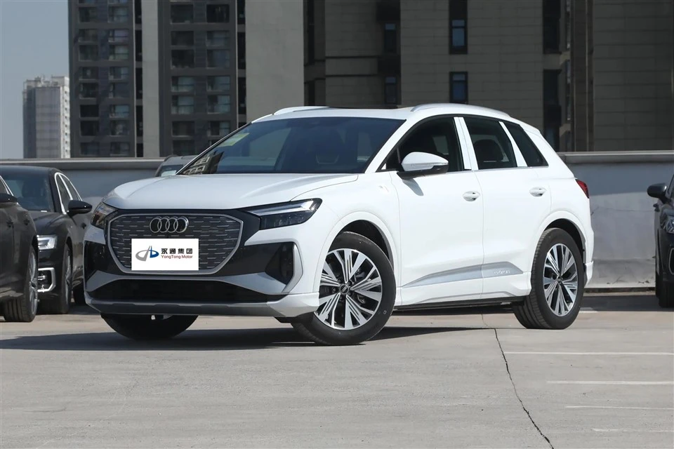AUDI Q4-e Tron